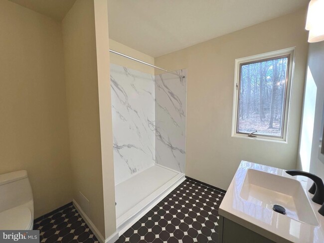 Building Photo - Beautiful 3bd 3bth contemporary A-framed home in the prestigious Eagle's Nest community.