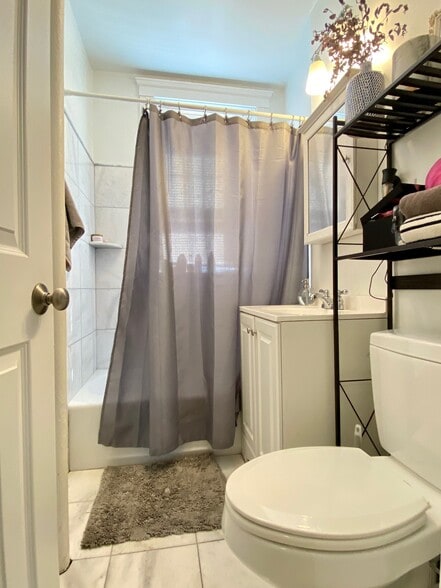 Building Photo - 1860 Commonwealth Ave