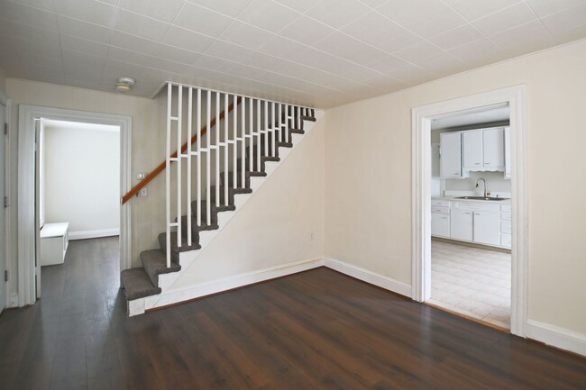 Building Photo - 310 Crabb Ave