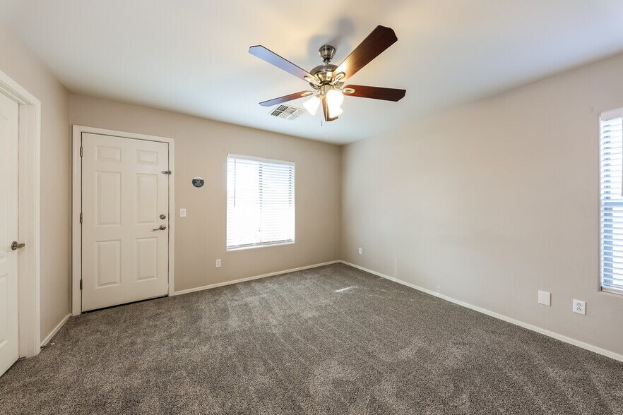 Building Photo - 11466 W St John Rd