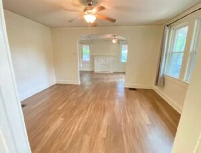 Building Photo - 19 Hollywood Ct