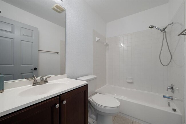 Building Photo - 5400 Rusk Ct