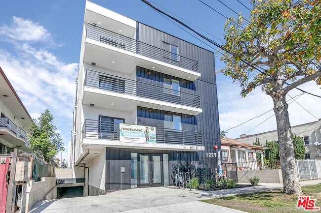 Building Photo - 1227 N Berendo St