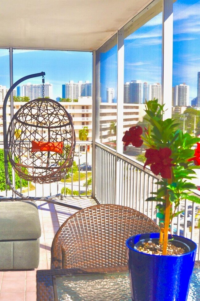 Building Photo - 2910 Point E Dr