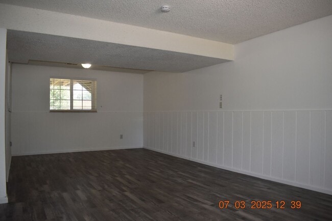 Building Photo - 4 bedroom / 2 bathroom / 1976 SF!