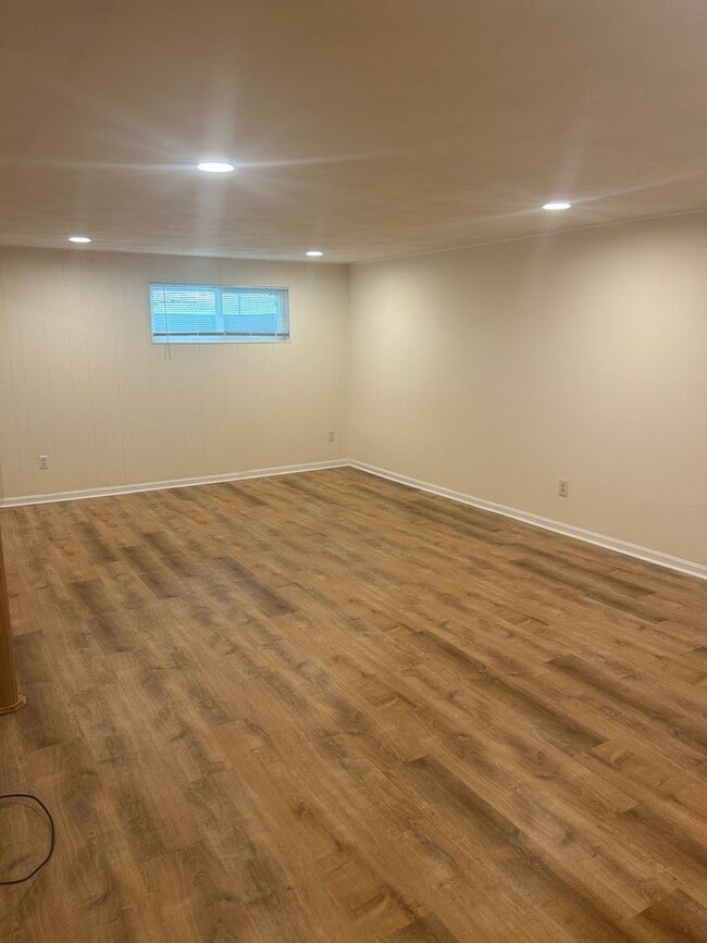 Building Photo - Spacious 4br Rockville Rental