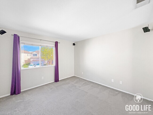 Building Photo - Spacious 4BR Home in Central Mira Mesa