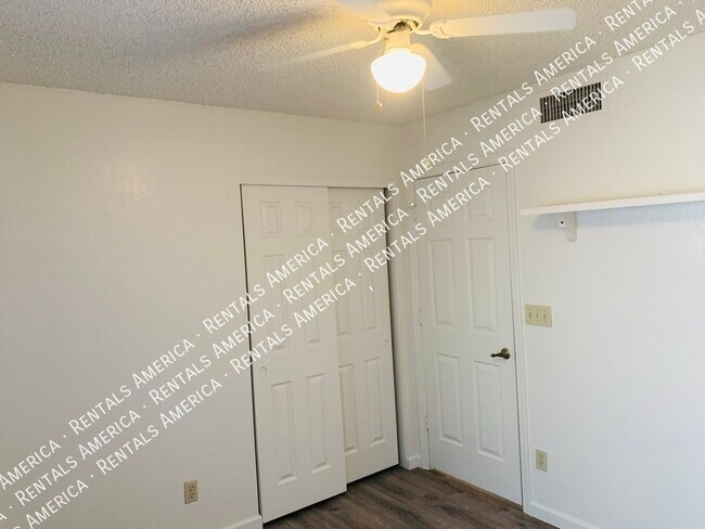 Building Photo - 12240 S 45th St