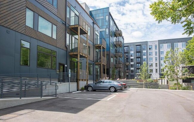Building Photo - 521 N Mangum St
