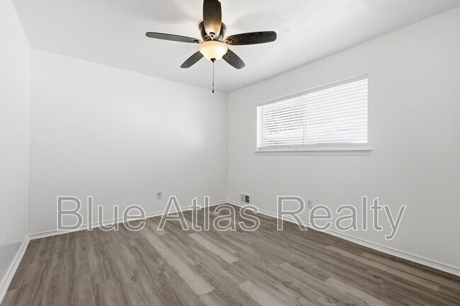 Building Photo - 7747 Dentcrest Dr