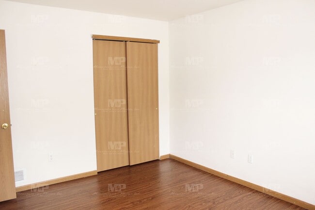 Building Photo - 520 S Howes St