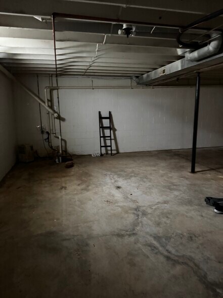 Building Photo - 325 N Calumet Ave