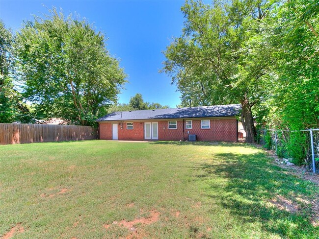 Building Photo - 212 S Mercedes Dr