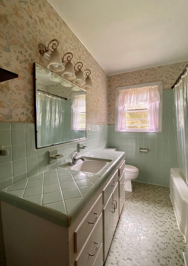 Building Photo - Charming full brick home!