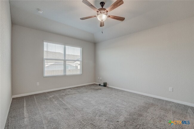 Building Photo - 1945 Redstart