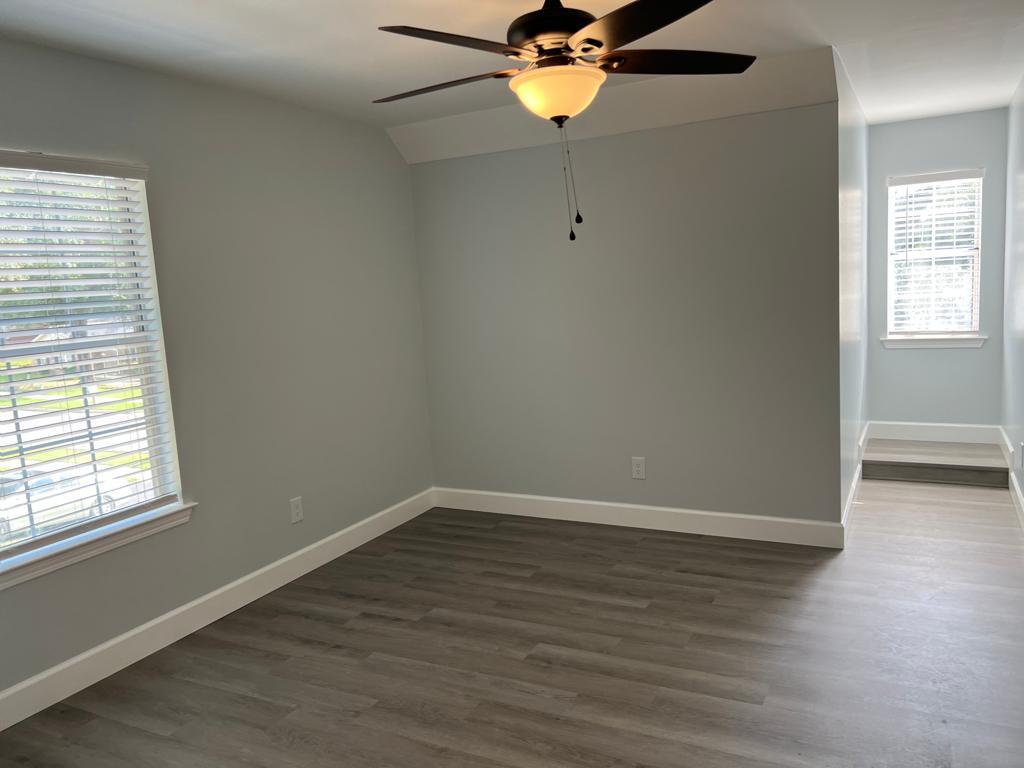 Building Photo - 3233 Autumn Ridge Dr W