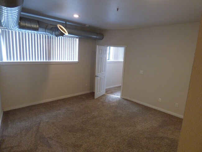 Building Photo - $0 DEPOSIT OPTION. 2 BED 2.5 BATH CONDO AT...