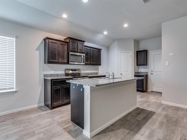 Building Photo - 545 Houndstooth Dr
