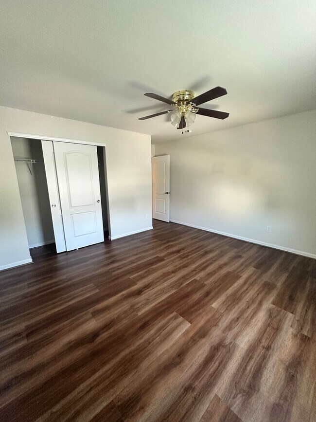 Building Photo - Spacious 4-Bedroom Home – Available Now!