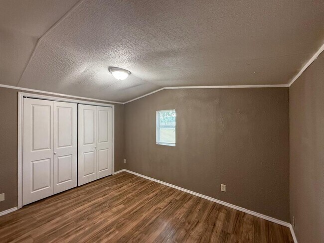 Building Photo - 22786 Cuttler Rd