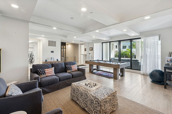 Building Photo - 1135 3rd Ave S