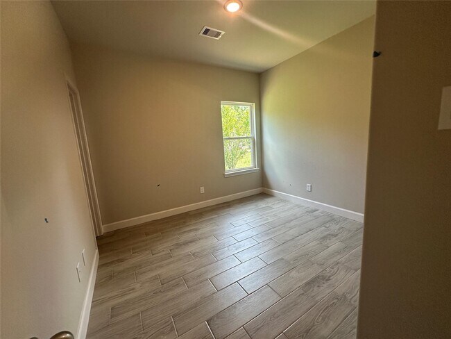 Building Photo - 104b Turner Dr