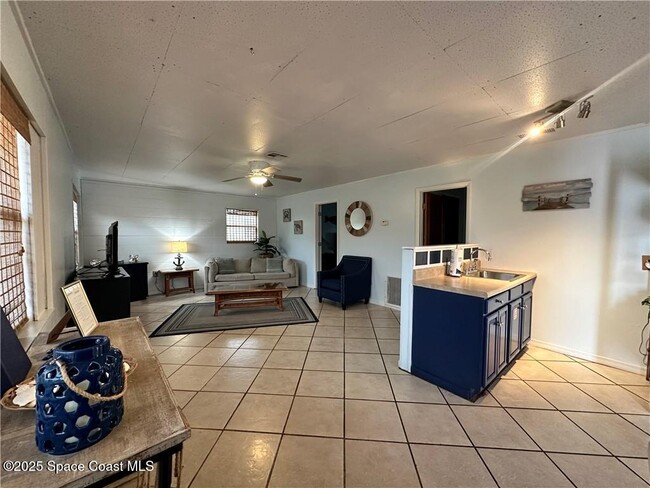 Building Photo - 1450 4th Ave