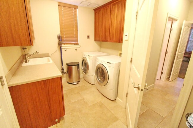 Building Photo - Tastefully Furnished and Exquisite 4 Bed/3 Bath in Hokulani Golf Villas with Ocean Views & Amenit...