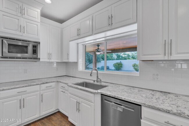 Building Photo - 10424 E Cannon Dr