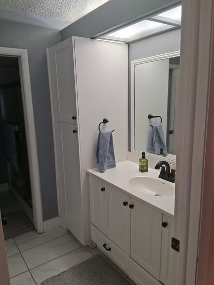 Building Photo - 2679 Sabal Springs Cir