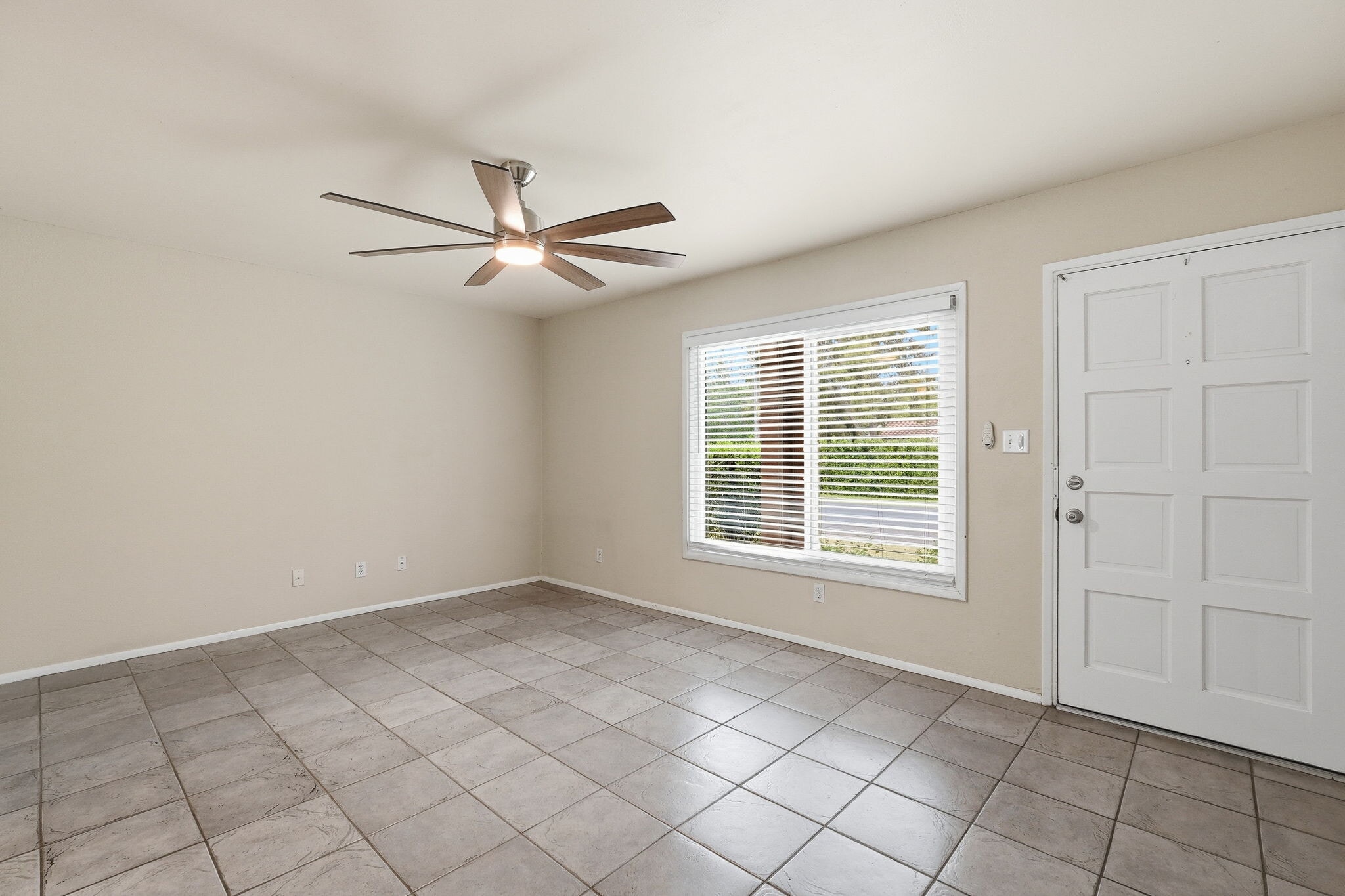 Building Photo - 31 W Pasadena Ave