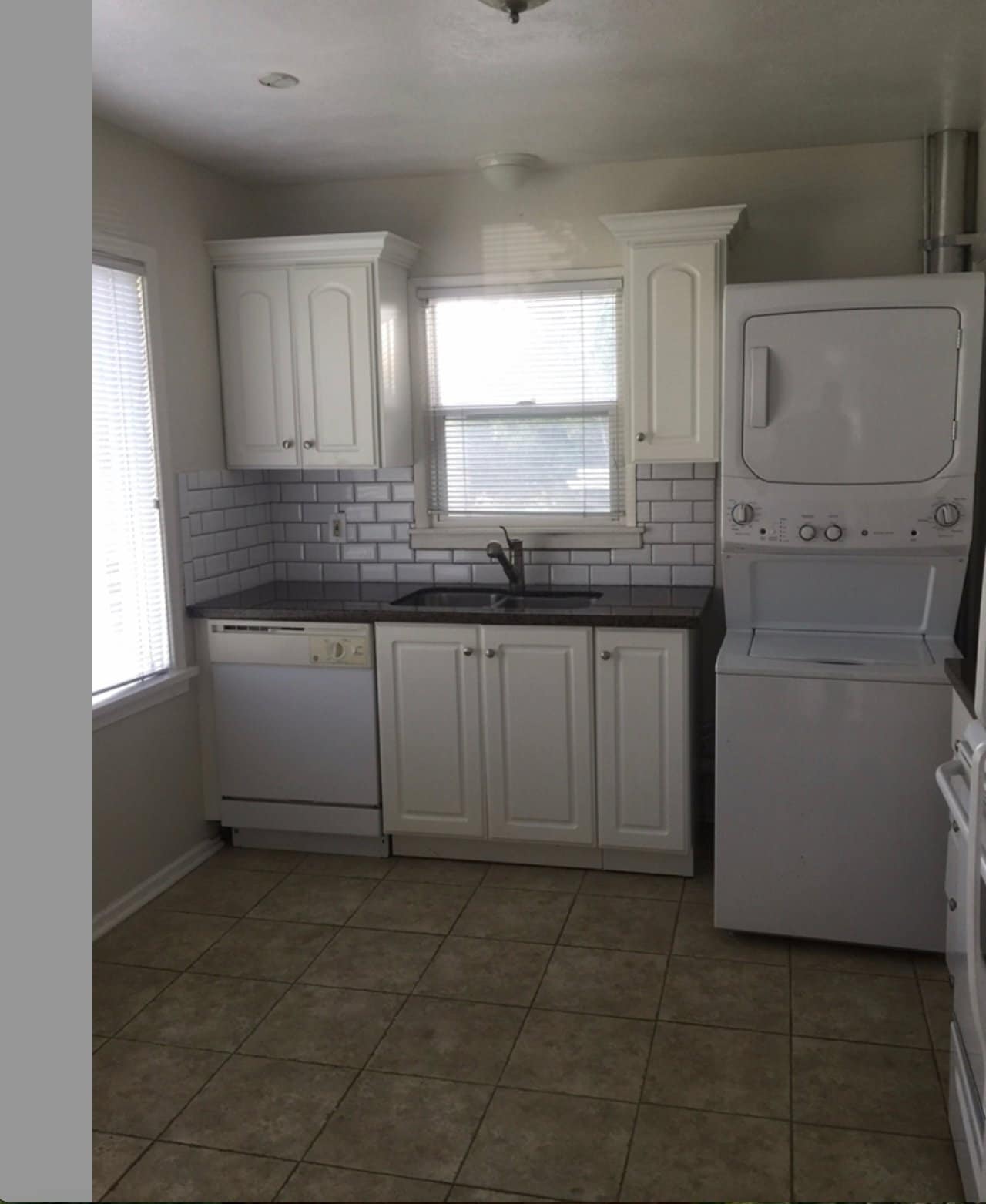 Building Photo - 2581 E Lambourne Ave