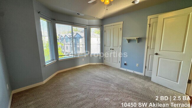 Building Photo - Bright 2 BD | 2.5 BA Townhome with A/C and Parking - Tigard