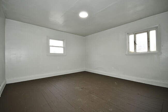 Building Photo - 1243 Evans St