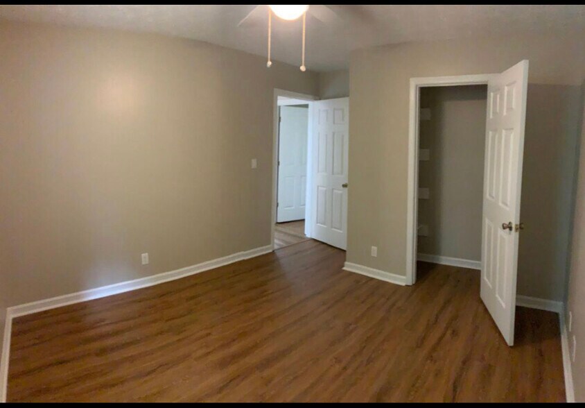 Building Photo - 211 Crabapple Ln