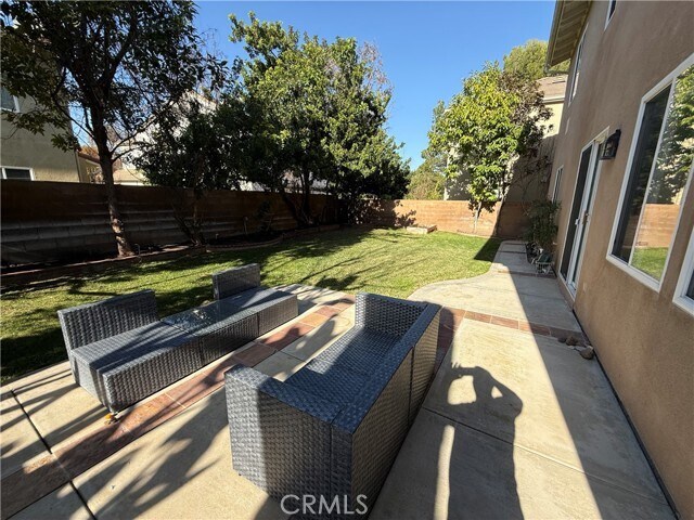 Building Photo - 3 Hollinwood