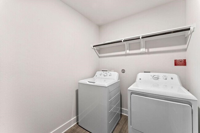 Building Photo - 9903 Silverling Ct
