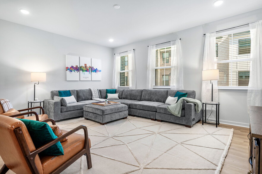 Primary Photo - 406 Golden Haze Aly