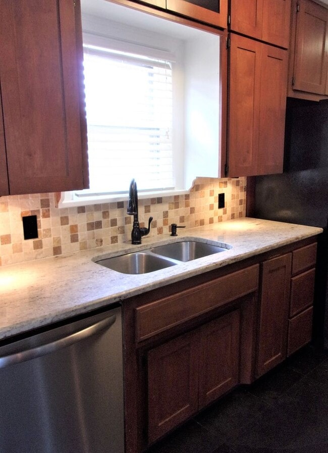 Building Photo - 3 BED 1 BATH TUDOR COTTAGE LAS VEGAS ADDIT...