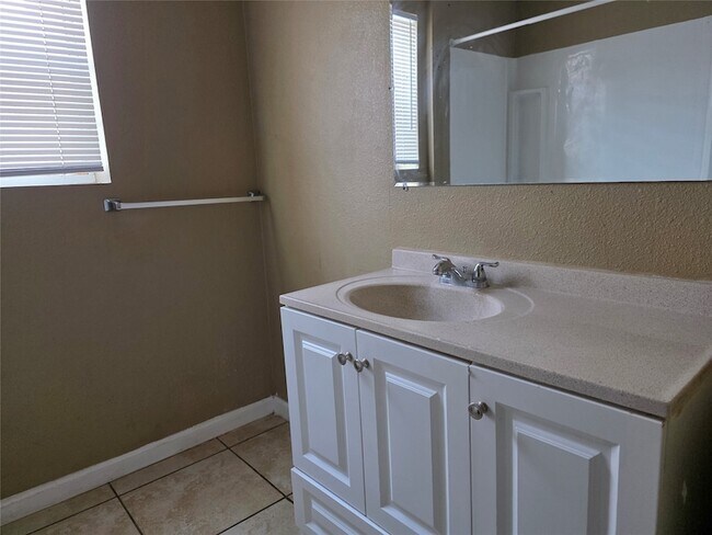 Building Photo - 1502 Oleander