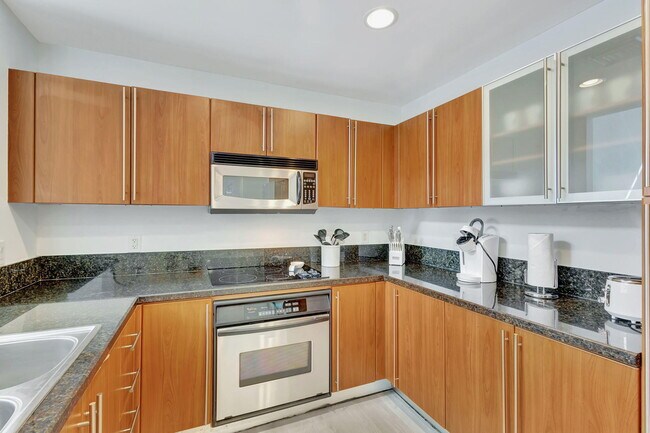 Building Photo - 610 Clematis St