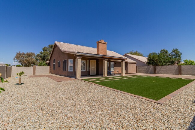 Building Photo - Absolutely gorgeous home!!