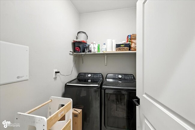 Building Photo - 4 BEDROOM | 2 BATHROOMS | 3 CAR GARAGE | M...