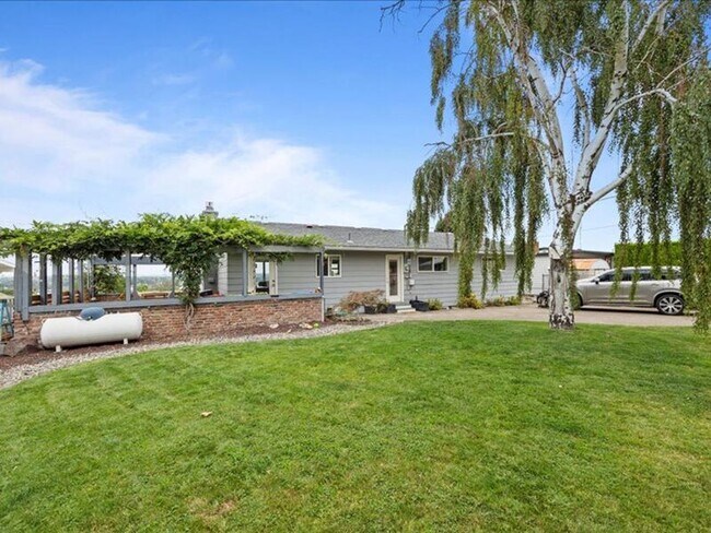 Building Photo - 3603 W Canal Dr
