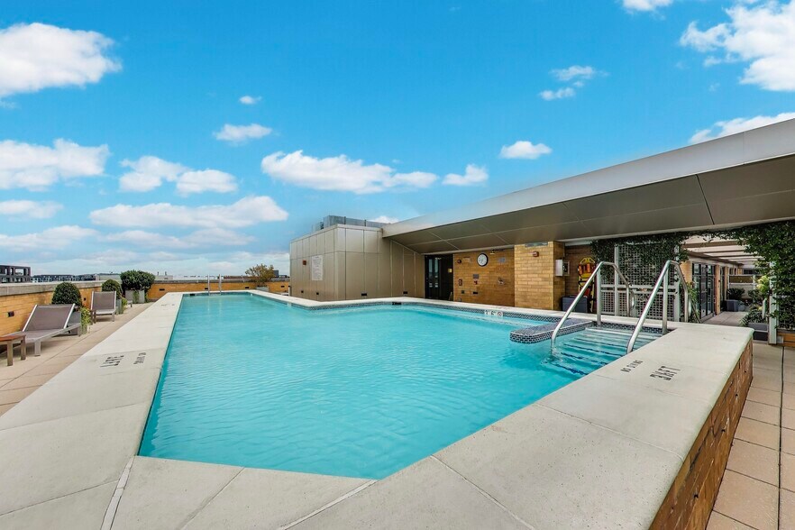 Building Photo - 475 K St NW