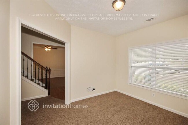 Building Photo - 2245 Village Green Dr