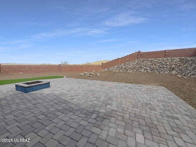 Building Photo - 58834 BRANDING IRON Ct
