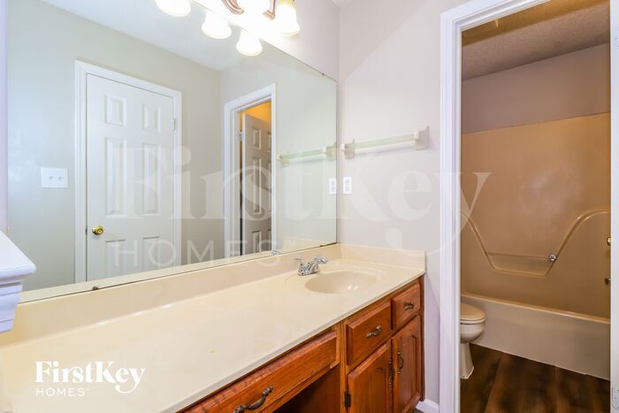 Building Photo - 7540 Spinola Ln