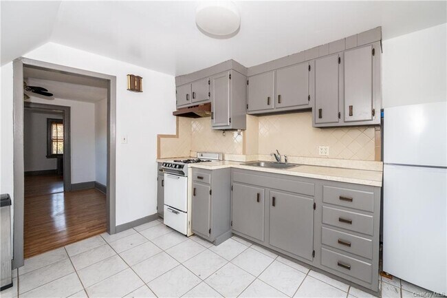 Building Photo - 50 Highland Ave
