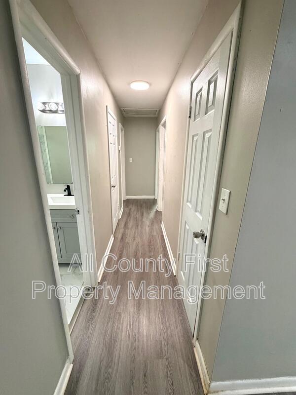 Building Photo - 2386 Cresta Dr